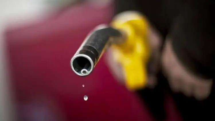 Combustíveis: houve aumento de 10,54% no pagamento de Cofins e PIS/Pasep (Jeff Pachoud/AFP)