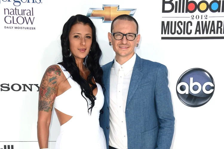 Talinda e Chester: as mensagens foram apagadas do perfil (Frazer Harrison/Getty Images)