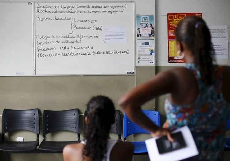 Taxa: cobrada do primeiro salário seria destinada à compra de cesta básica para crianças com câncer (Ricardo Moraes/Reuters)