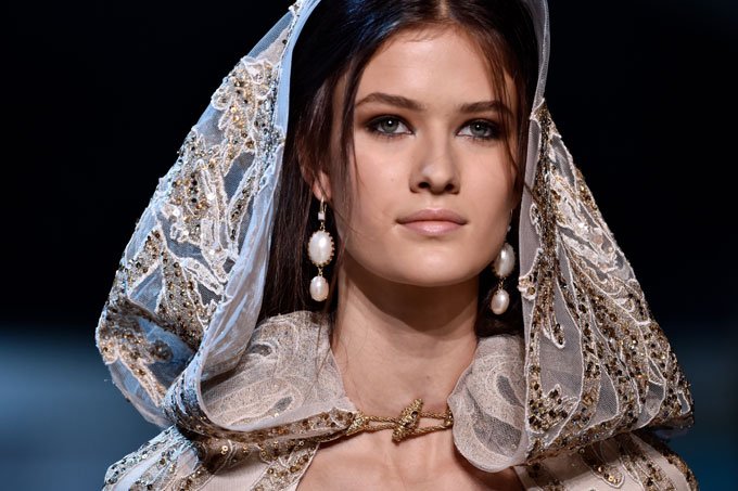 Game of Thrones inspira desfile da grife de Elie Saab em Paris