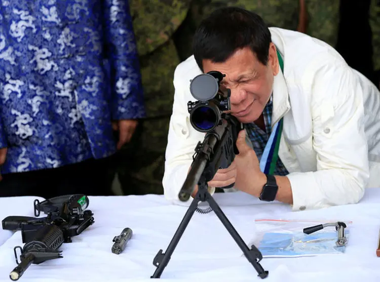 Rodrigo Duterte: agentes filipinos tiraram a vida de 32 suspeitos e detiveram outros 107 em uma operação antidrogas (Romeo Ranoco/Reuters)