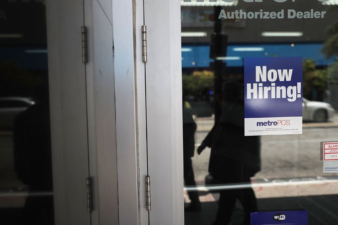 Desemprego nos EUA atinge menor nível desde fevereiro