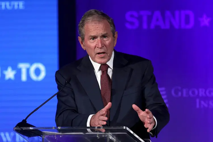 Bush: além dele, seu ex-secretário de Defesa Donald Rumsfeld também está envolvido nas acusações (Alex Wong/Getty Images)