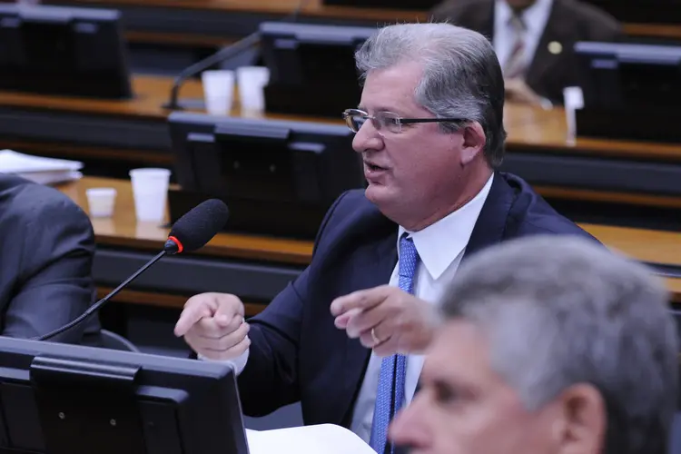 Jutahy Júnior: o deputado usou a palavra para se posicionar pela continuidade da denúncia (Cleia Viana/Agência Câmara)