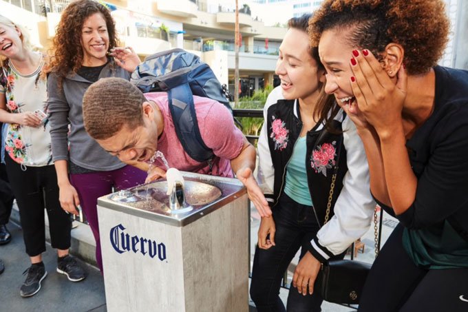 José Cuervo: a marca instalou diversas fontes que jorravam tequila em importantes pontos de Los Angeles (José Cuervo/Divulgação)