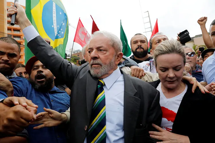 Lula e Gleisi Hoffmann: a dirigente petista afirmou que o partido precisará de muita ajuda e questionou qual crime Lula cometeu (Nacho Doce/Reuters)
