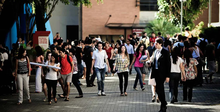 Fies: Ministério da Educação prorrogou, até dia 15 de maio, o prazo para a renovação semestral dos contratos (Alexandre Battibugli/Exame)