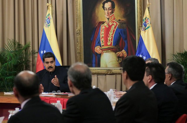 Reações internacionais não fazem Maduro mudar de plano