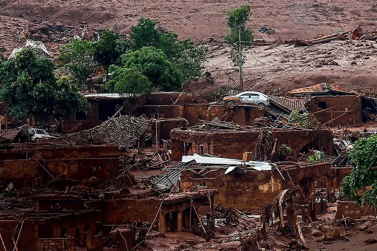 Mariana (MG): rompimento da barragem de Fundã causou danos ao longo da Bacia do Rio Doce (Ricardo Moraes/Reuters)