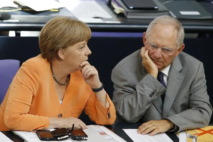 Merkel e Wolfgang: o preço para uma reedição da atual "grande coalizão" seria Schaeuble desocupar o ministério das Finanças (Fabrizio Bensch/Reuters)