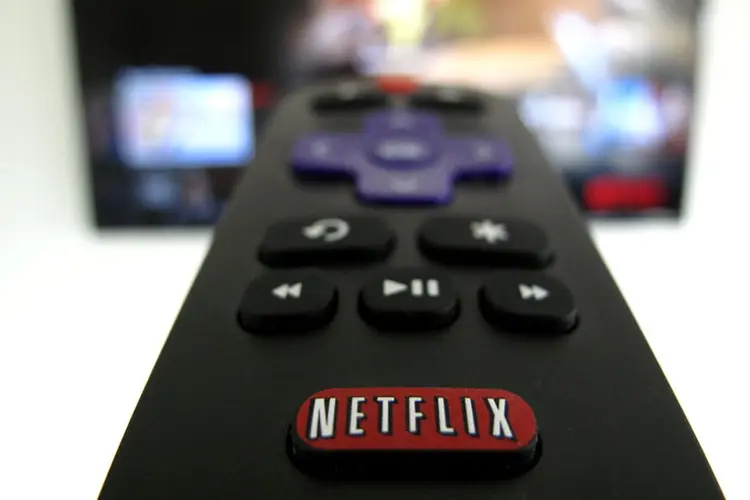 Netflix em casa: mesmo sem uma TV com internet é possível acessar o aplicativo de filmes (Mike Blake/Reuters)