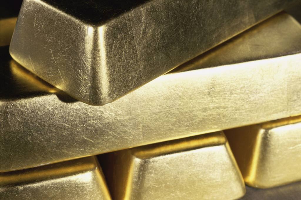 Ouro fecha em baixa após forte relatório de vendas no varejo dos EUA