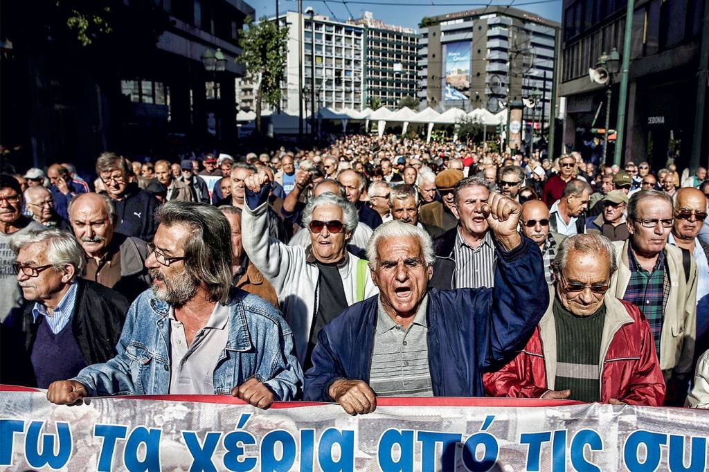 Protesto de aposentados gregos: desde a crise de 2008, os benefícios estão menores (Alkis Konstantinidis/Exame)