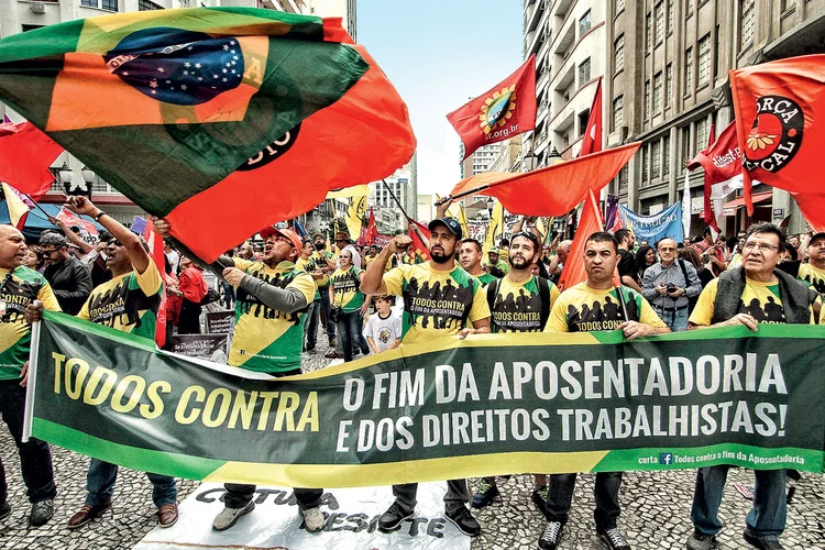 Protesto em Curitiba: a reforma trabalhista reduz os custos no país (Rodrigo Félix/Estadão Conteúdo)