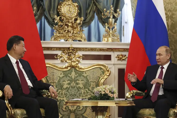 Putin e Xi Jinping: os presidentes se reuniram hoje (4) no Kremlin (Reuters/Sergei Ilnitsky/Reuters)