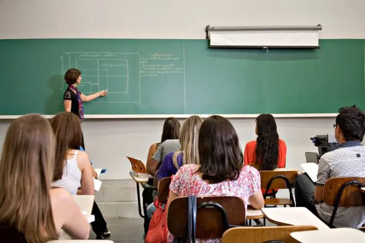 Professores: segundo o MEC, o piso nacional do magistério terá um ganho real de 3,9% (Divulgação/Divulgação)