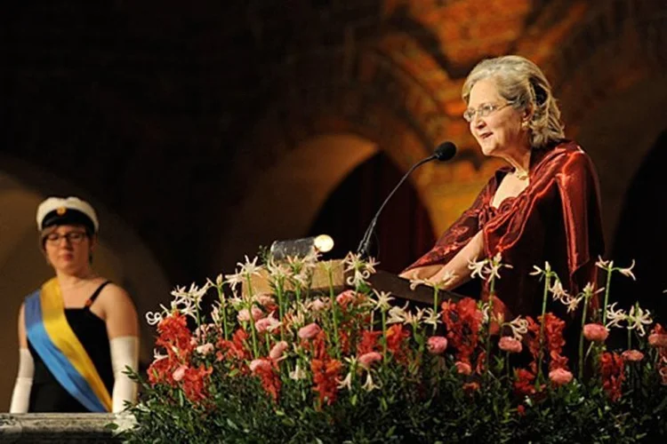 Elizabeth Blackburn na cerimônia do prêmio Nobel de 2009 (The Nobel Foundation/SAÚDE é Vital/Reprodução)