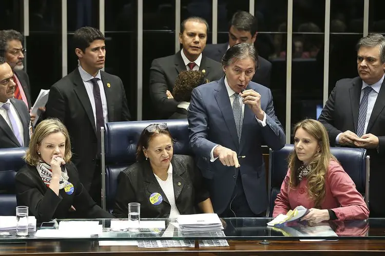 Senado: as parlamentares querem que seja aprovada uma emenda à proposta (Antonio Cruz/Agência Brasil)
