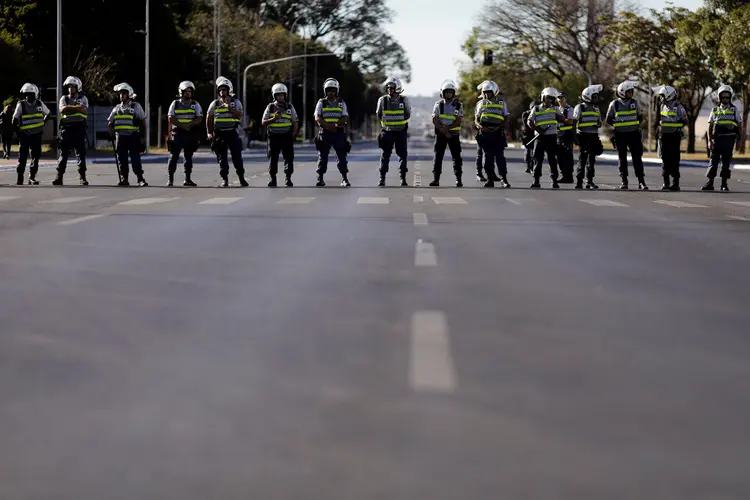 POLÍCIA MILITAR NA ESPLANADA DOS MINISTÉRIOS: protestos esvaziados na sexta-feira, 30 de junho / Ueslei Marcelino/ Reuters