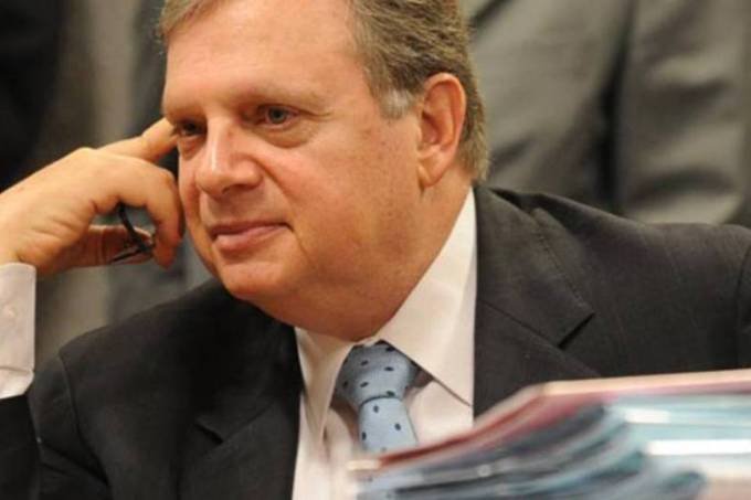 Aécio já se afastou e presidente do PSDB é Tasso, diz Alckmin
