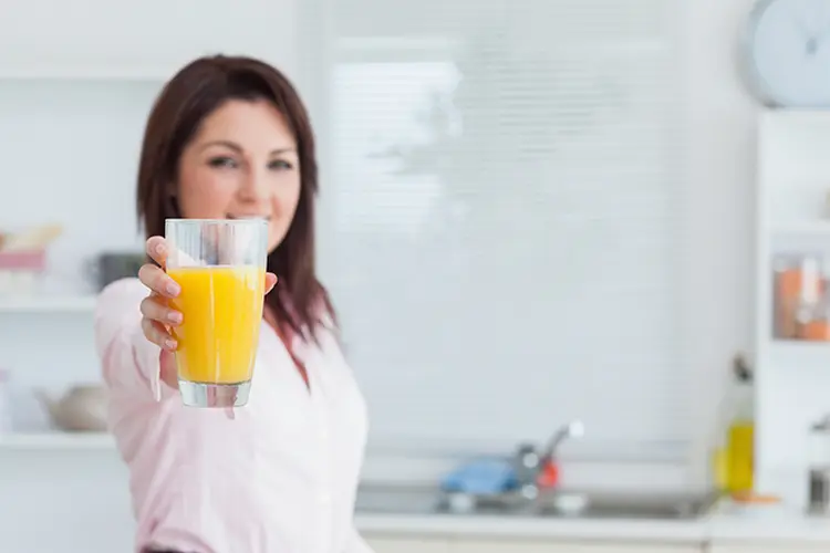 Suco de laranja: bebida não tem impacto negativo na perda de peso (Wavebreakmedia Ltd/Thinkstock)