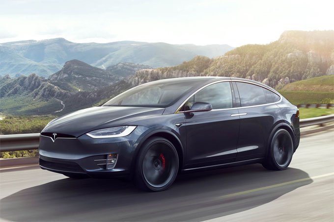 Carros da Tesla ficam mais velozes com atualização de software