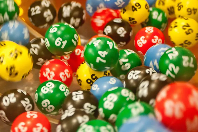 Sorteio: a ocorrência de vários prêmios na mesma lotérica é muito improvável (Martynasfoto/Thinkstock)