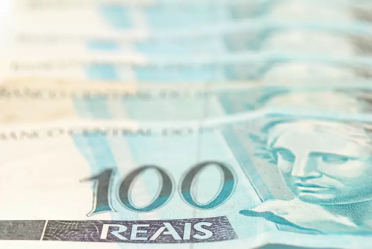 Notas de reais: Selic baixa reduz a remuneração da renda fixa (Vinicius Tupinamba/Thinkstock)