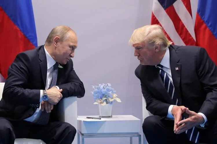 Putin e Trump: cerca de 4 mil ogivas nucleares estão atualmente implantadas e prontas para serem usadas (Carlos Barria/Reuters)