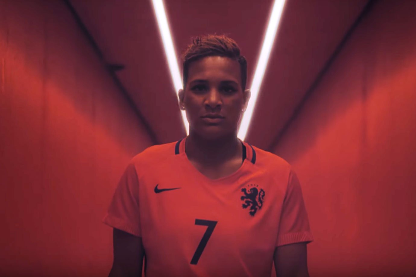 O leão do uniforme da Holanda agora é uma leoa