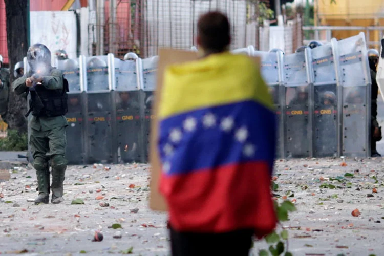 Venezuela: em todo o país, centenas de manifestantes foram detidos pela polícia e por membros da Guarda Nacional (Ueslei Marcelino/Reuters)