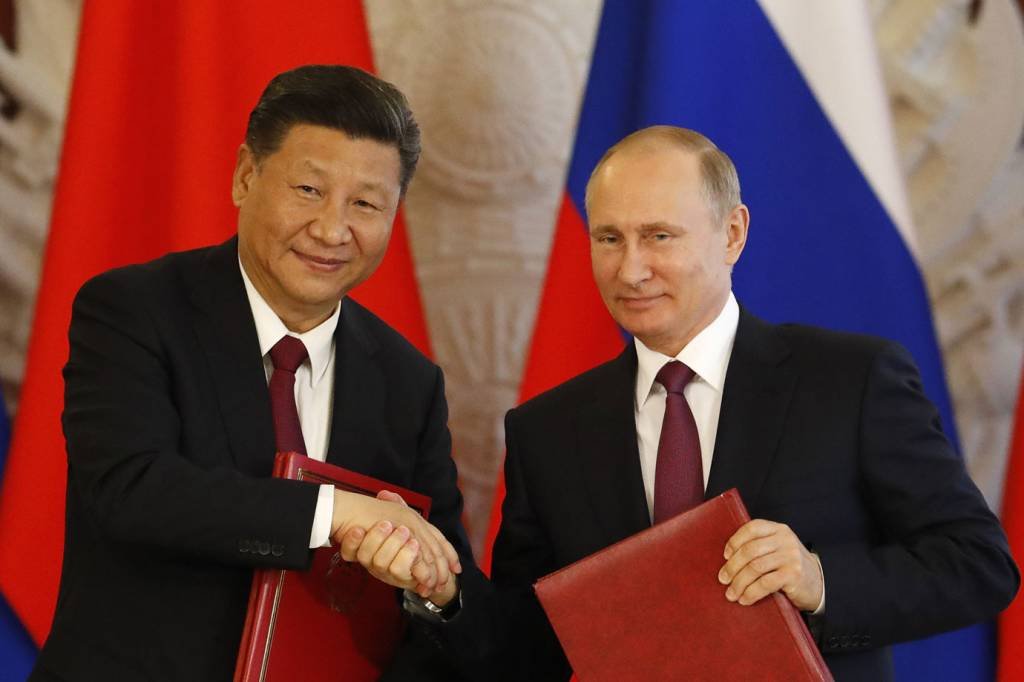 Vladimir Putin e Xi Jinping se reúnem em Moscou