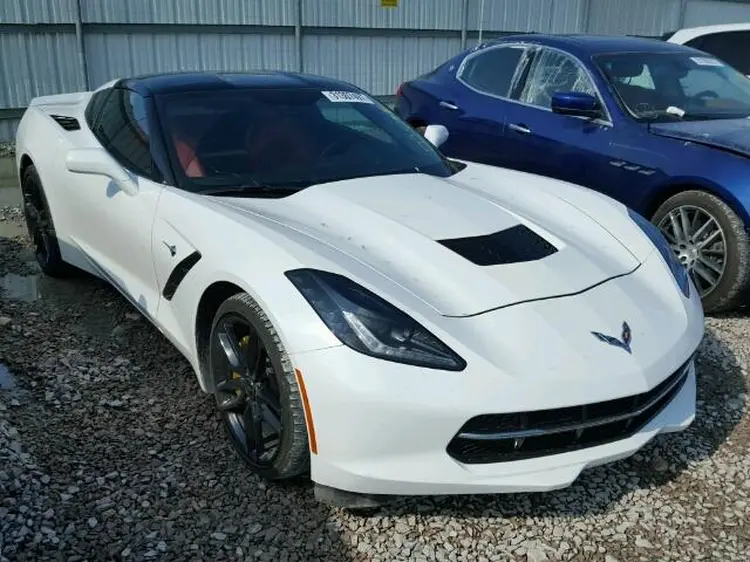 Ainda é possível dar lances no leilão deste Chevrolet Corvette 2016 (Foto/Divulgação)