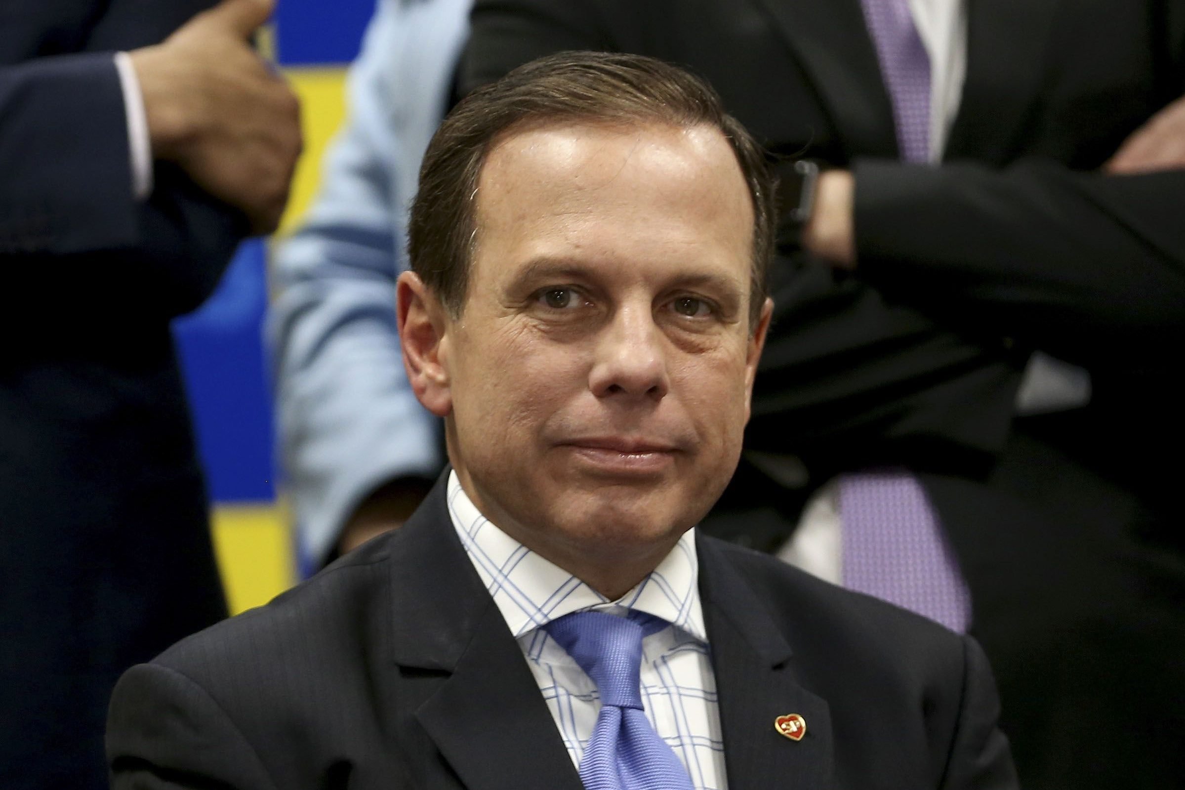 Doria promete tapar 85% dos buracos da cidade até o fim do ano