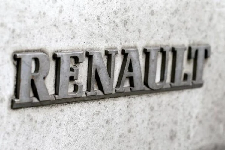 A prefeita da capital francesa, Anne Hidalgo disse que outras empresas manifestaram interesse em planos de se envolver em um projeto de compartilhamento de carros (Gonzalo Fuentes/Reuters)
