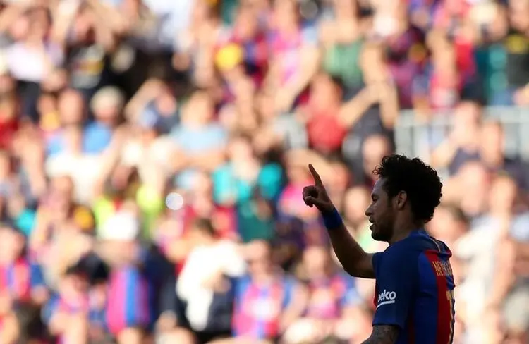 Neymar: "Neymar é parisiense!" (Albert Gea/Reuters)