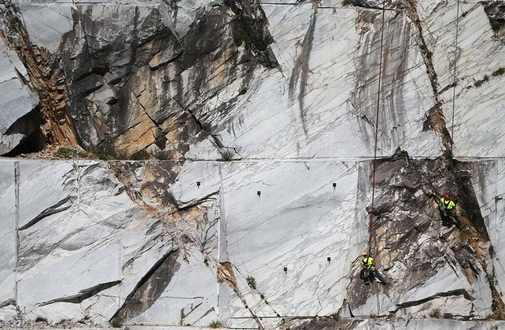 Itália explora montanha de mármore cobiçada por Michelangelo