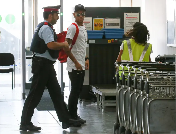 Neymar: a apresentação perante a imprensa está programada para 13h30 (8h30, em Brasília) no Parque dos Príncipes (Albert Gea/Reuters)