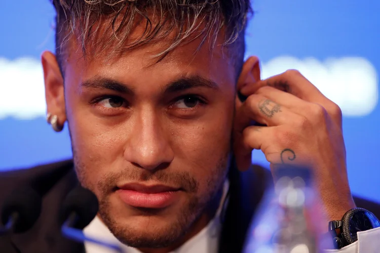 Neymar Jr em coletiva no Paris Saint-Germain (Christian Hartmann/Reuters)