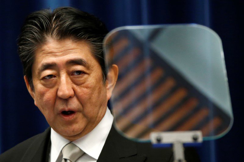 Shinzo Abe pede que empresas aumentem salários em 3% ou mais