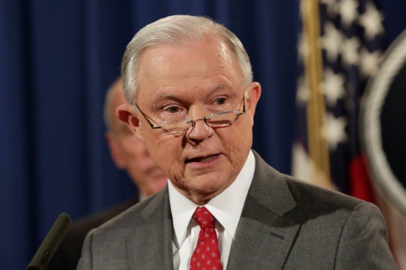 Sessions manda Justiça acelerar casos de imigrantes irregulares