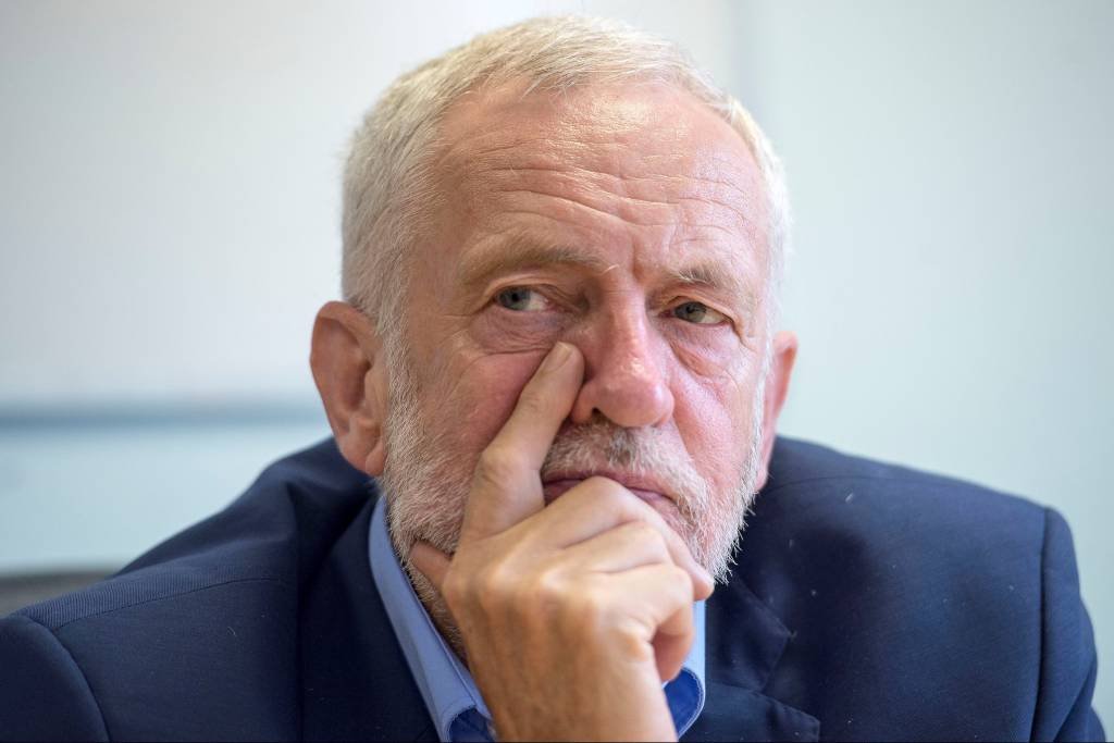 Corbyn diz que deve renunciar após pior resultado de trabalhistas