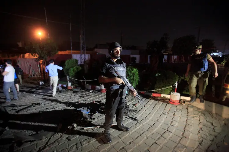 Explosão no Paquistão: "Foi uma explosão de bomba em um caminhão de frutas que feriu 22 pessoas" (Mohsin Raza/Reuters)