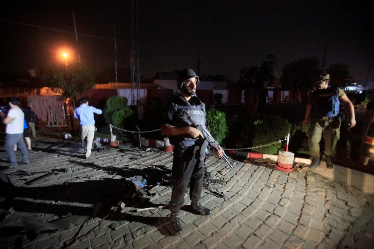 Explosão no Paquistão: "Foi uma explosão de bomba em um caminhão de frutas que feriu 22 pessoas" (Mohsin Raza/Reuters)