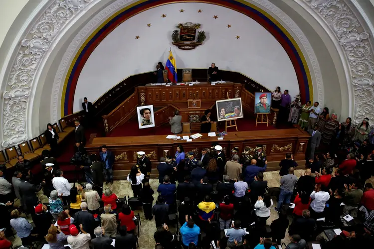 Parlamento: Caro e Prieto chegaram ao Legislativo acompanhados do ex-prefeito Daniel Ceballos e de Raúl Emilio Baduel, também liderados por medidas cautelares (Carlos Garcia Rawlins/Reuters)
