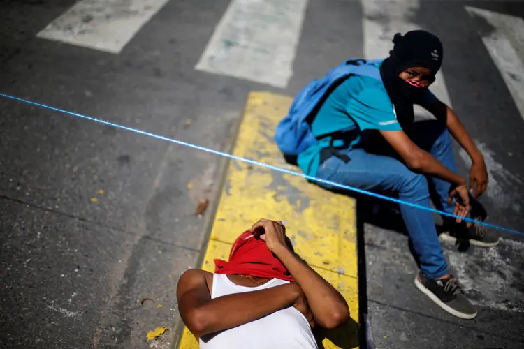 Manifestantes em Caracas: é a segunda manifestação realizada pela MUD desde a eleição da Assembleia Nacional Constituinte (Andres Martinez Casares/Reuters)