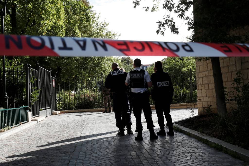 Seção antiterrorismo vai investigar atropelamento na França