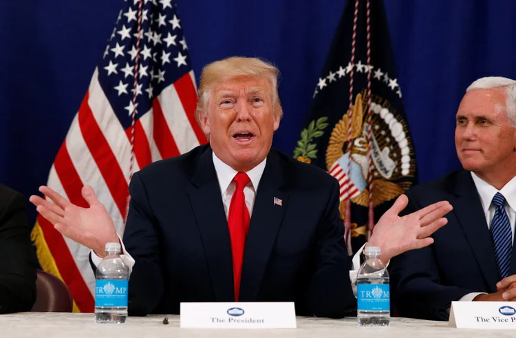 Trump e Pence: enquanto os americanos criticam o “destempero” de Trump, os norte-coreanos se regozijam, como um pescador ao fisgar um peixe grande (Jonathan Ernst/Reuters)