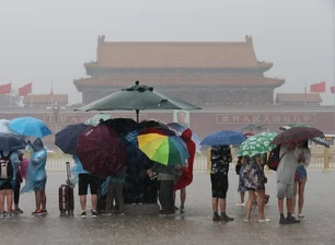 Imagem referente à matéria: Chuvas torrenciais tiram mais de 100 mil de casa na China