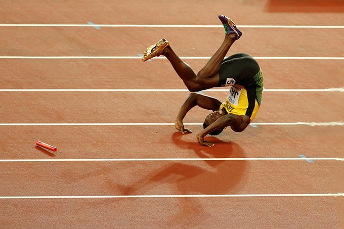 Bolt se lesiona e não termina última corrida da carreira